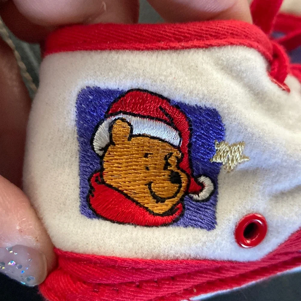 RARE Winnie the Pooh Baby Shoes Christmas 12-18 months 90s Vintage DISNEY NWT